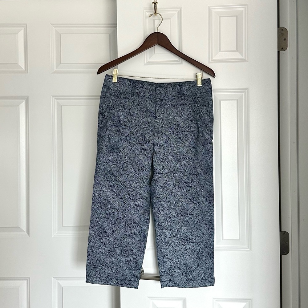 Dockers size 8 blue white patterned cropped capris pants